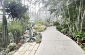 Lauritzen Gardens: Antique and Garden Show